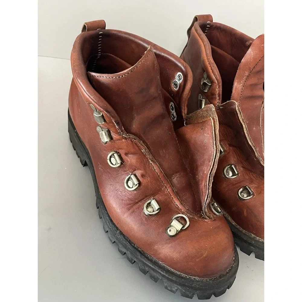 Vtg Danner Mountain light Hiking Boots Men's Size 8 B Leather Vibram - Nice!